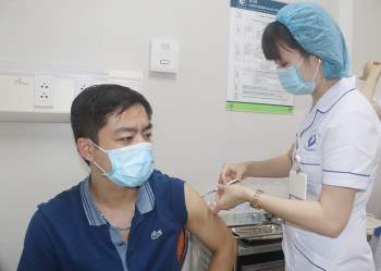 khong-nen-cho-doi-tri-hoan-tiem-vaccine-covid-19